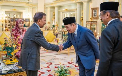 His Majesty and Her Majesty Duli Raja Isteri received in audience Yang Di-Pertua Negeri Sabah and Chief Minister of Sabah
