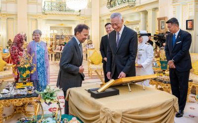 His Majesty and Her Majesty Duli Raja Isteri received in audience Senior Minister of Singapore
