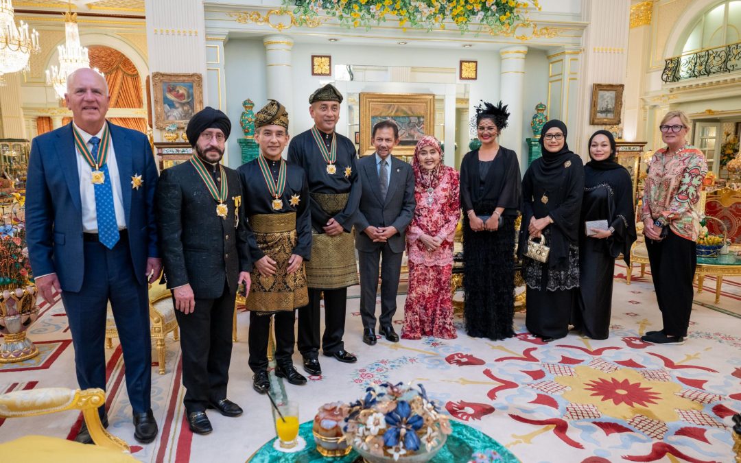 His Majesty and Her Majesty Duli Raja Isteri received in audience an Otorhinolaryngology/ENT Specialist from the Republic of Singapore, an Orthopedic Specialist from the United States of America, the CEO and Senior Consultant Cardiothoracic Surgeon of IJN, and the Head of Cardiology Department and Consultant Cardiologist of IJN